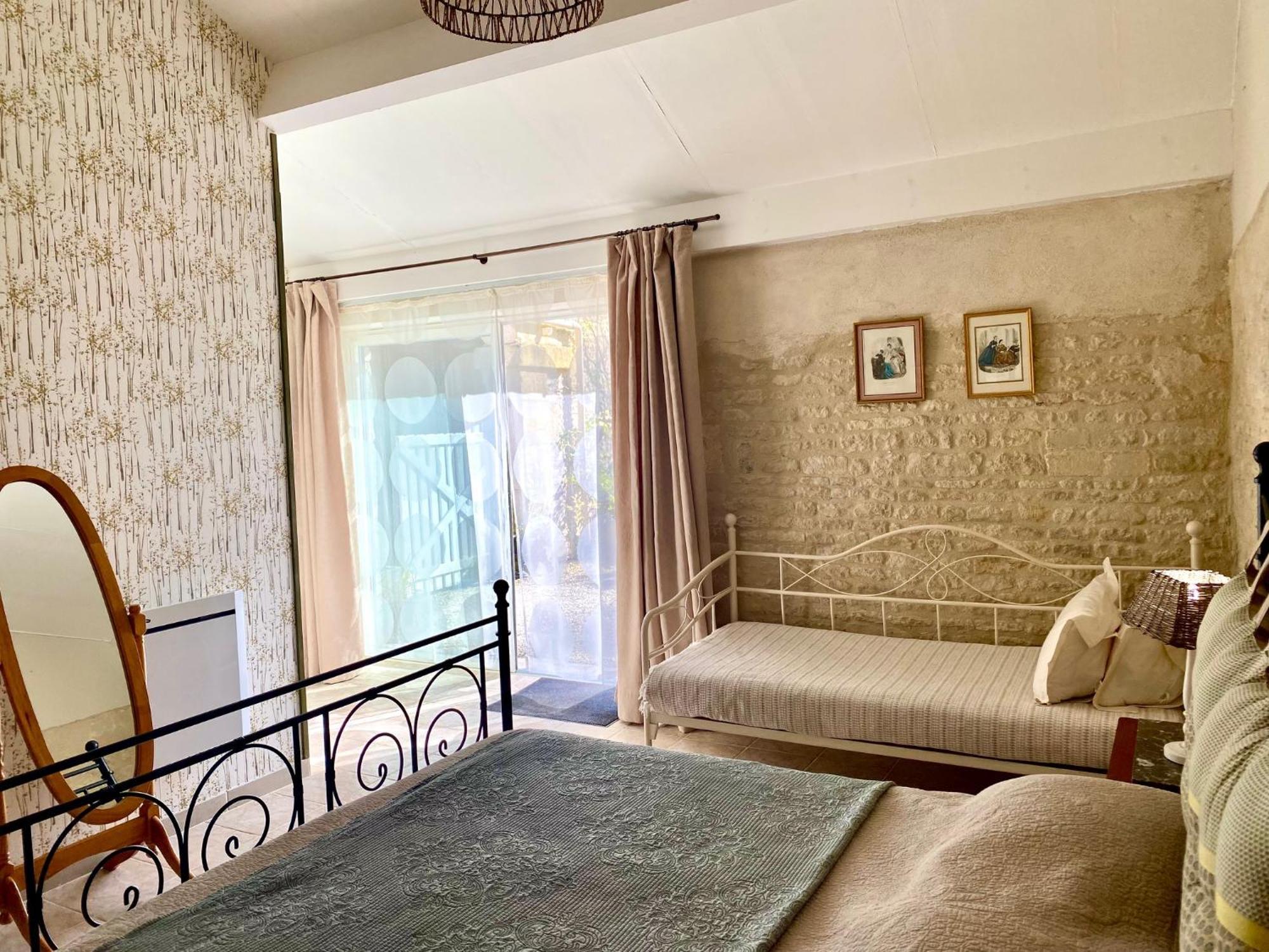 Aux Agapanthes, Chambres D'Hotes Charentaises De Charme Avec Piscine Aumagne Екстериор снимка